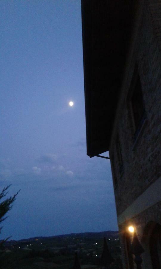 Casa Vacanze Sweet Dreams Agliano Terme Exterior photo